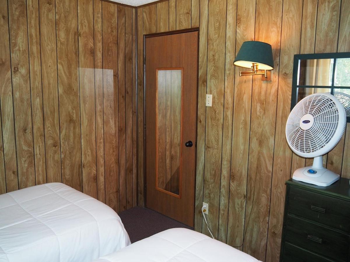 Sleeping Bear Riverside Cabins - Cabin #3 Honor Exterior photo